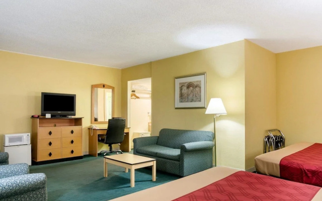 Econo Lodge Topeka