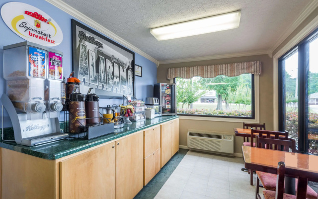 Super 8 by Wyndham Gadsden AL