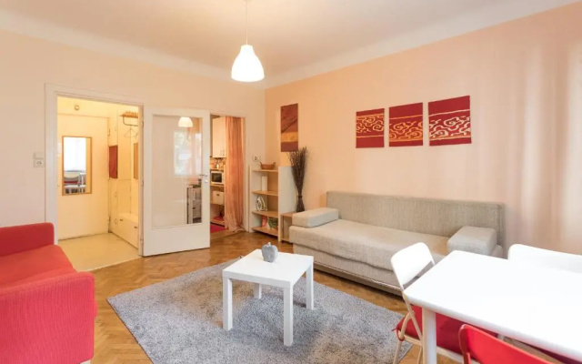 COZY and quiet flat - 12 min to center