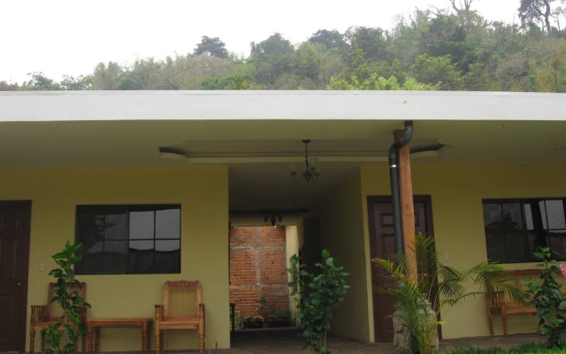 Hotel Raices