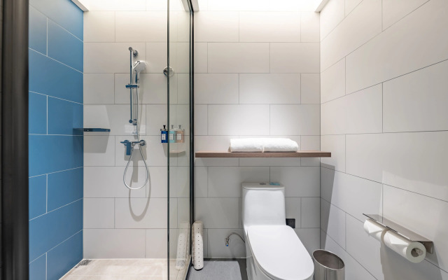 Отель Holiday Inn Express Shanghai Expo Centre