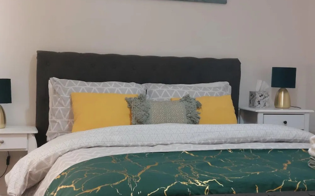 2-bed House in the Heart of Woodhouse, Leeds