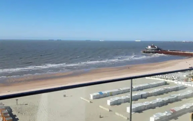 Modern Studio with Beautiful Sea View - 9th Floor