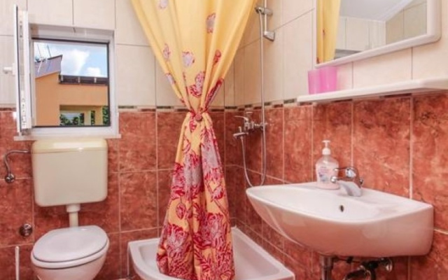 Apartment Šara - free parking A2 Primosten, Riviera Sibenik
