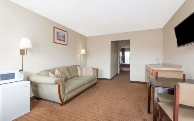 Howard Johnson Express - Springfield