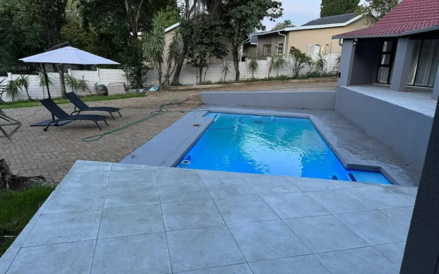 Bryanston Luxury Secure 4BR Haven