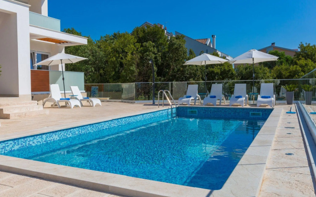 Elegant Villa in Dramalj with Swimming Pool