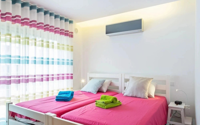 Comfortable Holiday Home Within Walking Distance of the bay of Sao Martinho
