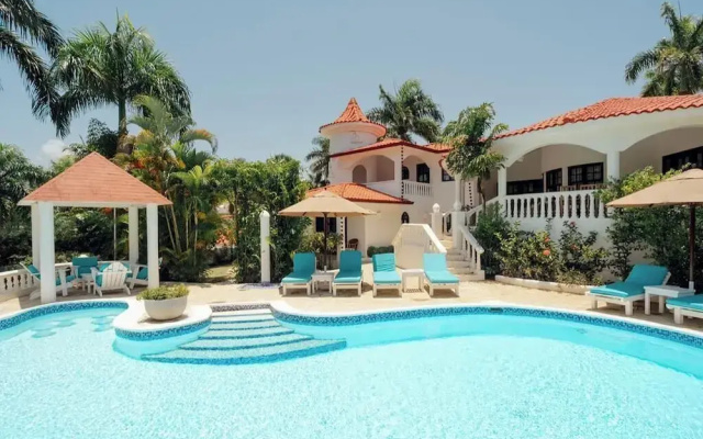 Crown Villas at Lifestyle — Villas Only | Mandatory All-Inclusive Paid at Resort