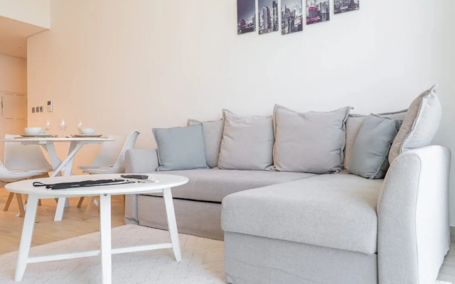 Sleek 1 Bedroom in Studio One With Great Amenities