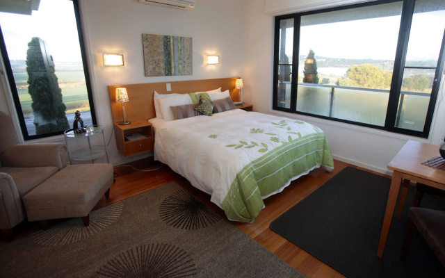Hilltop Apartments Phillip Island - Adults Only