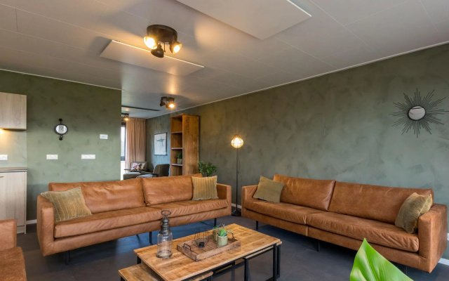 House in Vrouwenpolder near Beach