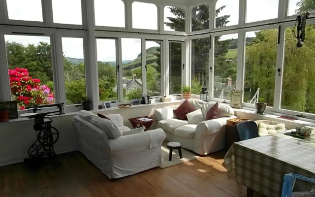 Holly Lodge