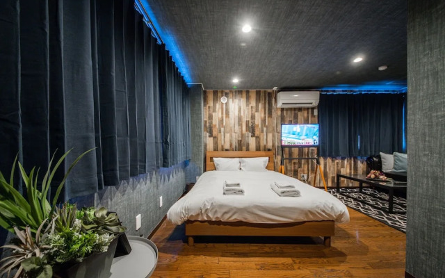 Silk Court 202
