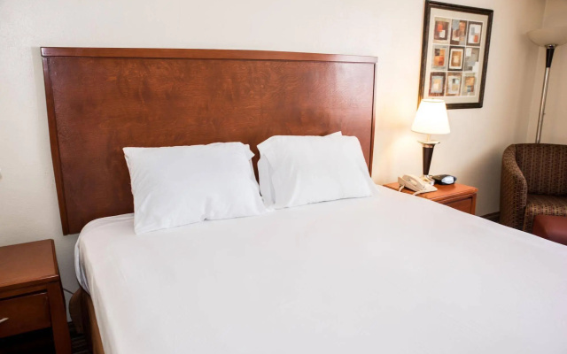 Airport Plaza Inn and Conference Center