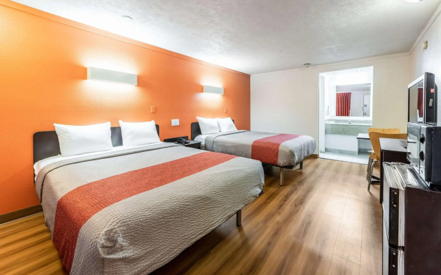 Motel 6 Mansfield, OH