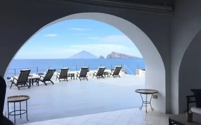 Hotel Raya