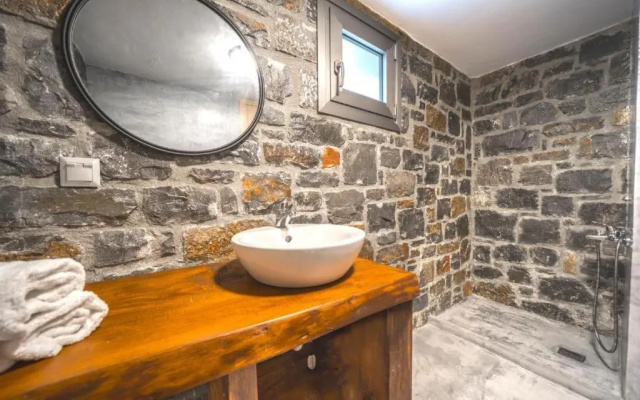 TerraZeus - Stone House Beachfront 3