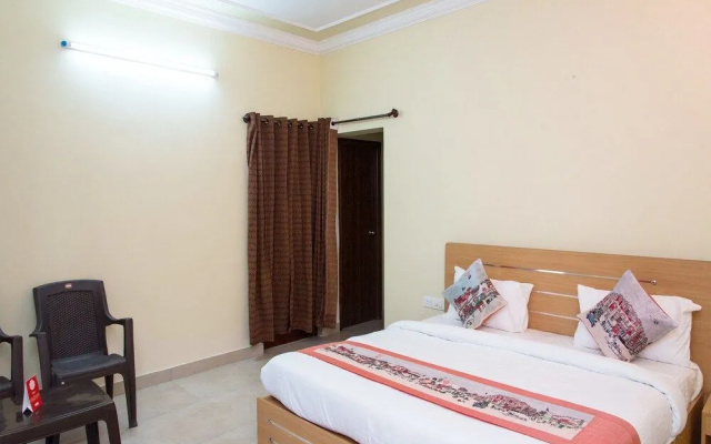 OYO 11064 Home Spacious 3BHK Near Hiran Magri