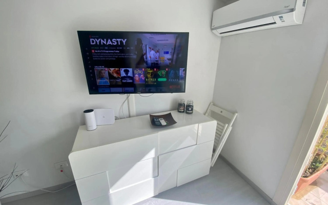 BeachFront Attic Apartment - access to private beach club