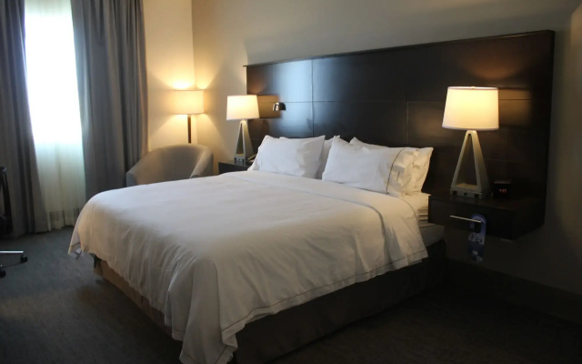 Holiday Inn Express & Suites Silao Aeropuerto - Terminal