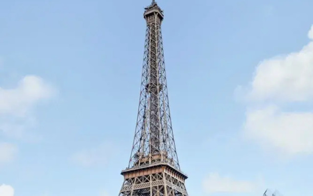 Exceptional 3bdr/6p apt - View of the Eiffel Tower