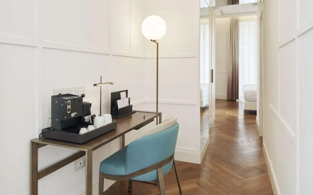 De Bonart Naples, Curio Collection by Hilton