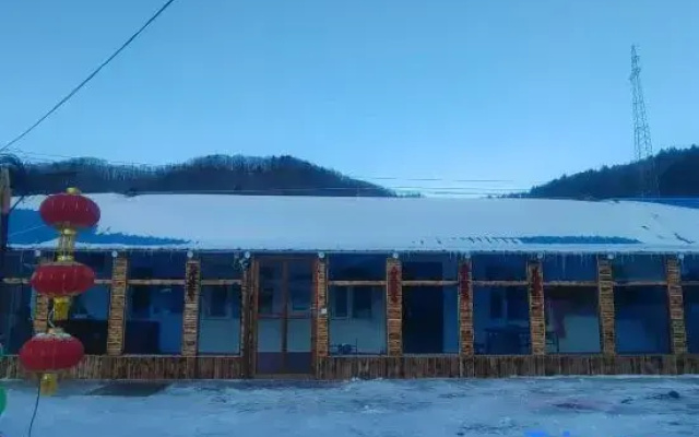 Xuegu Backpacker Inn (Snow Town Scenic Area)