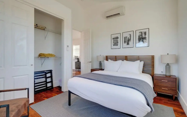 Near Lake Travis & Marina: Modern Austin Getaway!