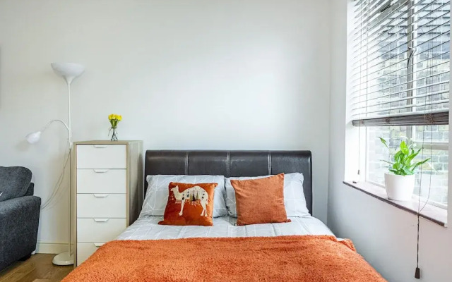 Studio Flat near Victoria Station