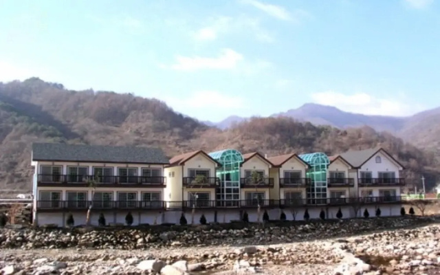 Jecheon (Worak Pensionville) Manet House