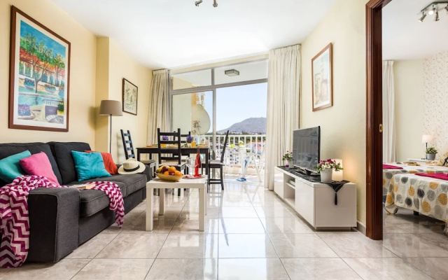 Y6E. Very Central Apartment, Las Americas View!