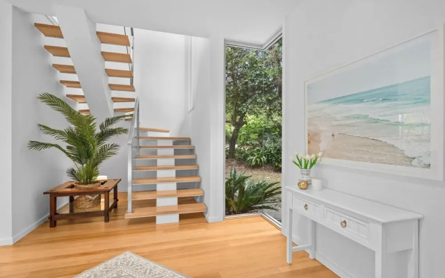 Luxurious 5-bed Home by Avoca Beach