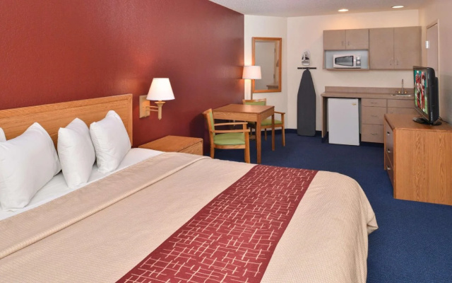 Red Roof Inn Clyde