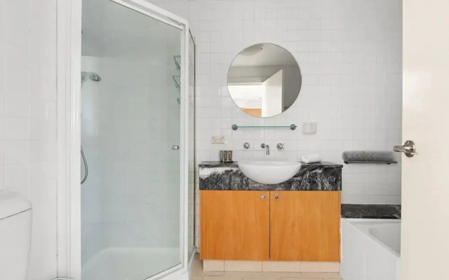 Elegant Stay in Balmain With Pool Access