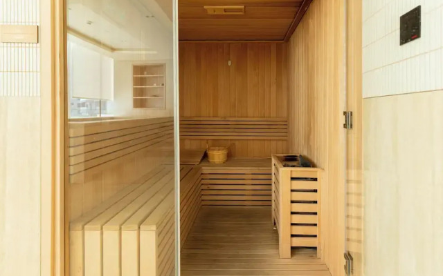 Luxury Apartment - Private Balcony Pool
