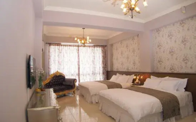 Fall In Love With Paris Hostel