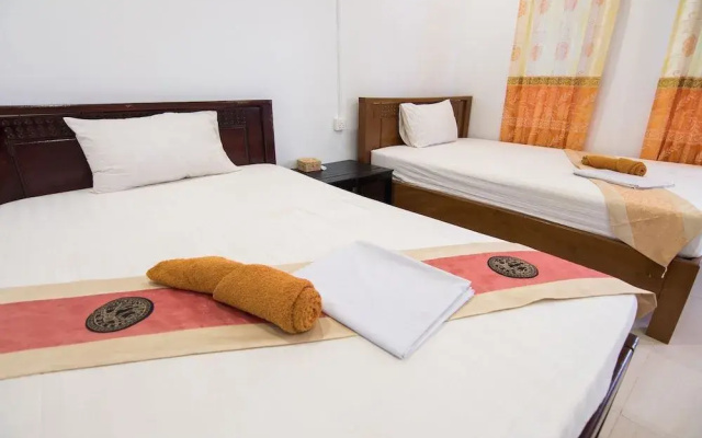 Golden Ganesha Villa - Hostel