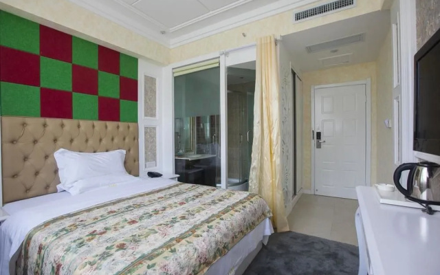 Roman Holiday Hotel (Wuhan Xibei Lake)