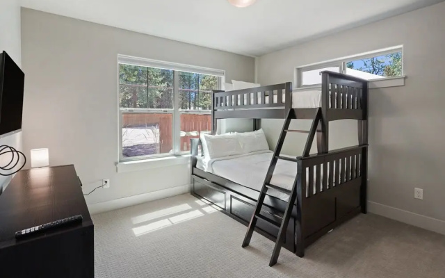 Manzanita 3 Bedroom Home by RedAwning