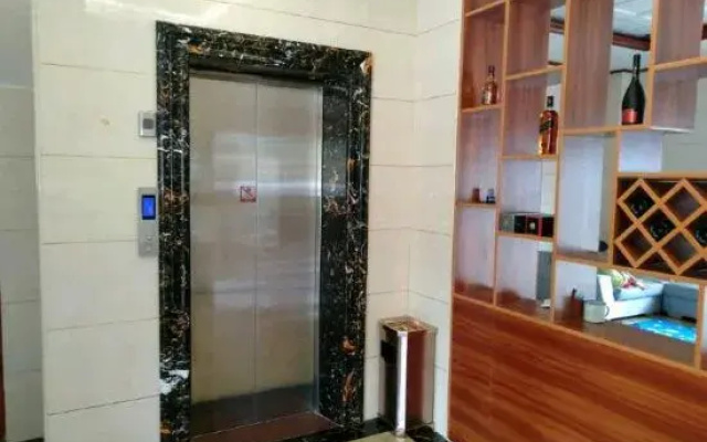 Dongxing Huidu Hotel