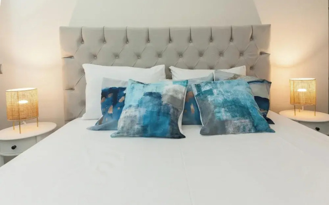 Luxurious 3 Bd Modern Apt in Dafni