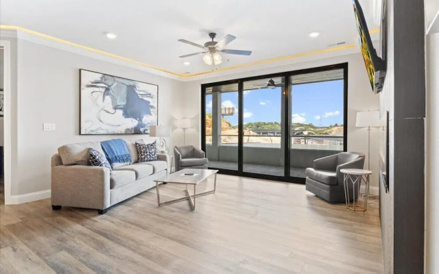 New Topsider Condo With Boat Slip