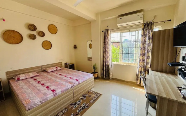 Malini Homes - Food & Lodging