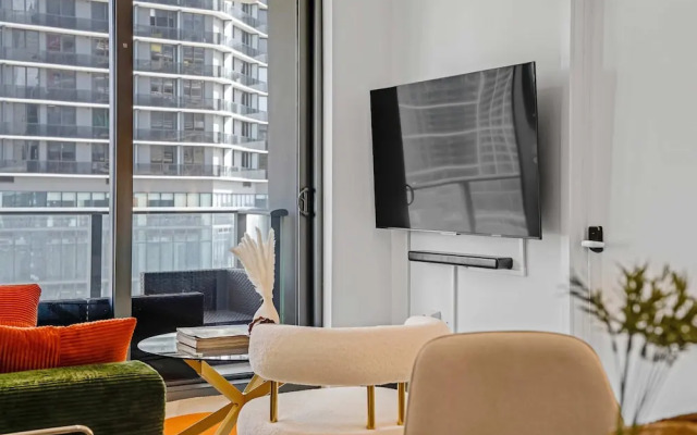 Downtown Miami 2BR Skyline Bay View Balcony Corner Suite Luxe Pad