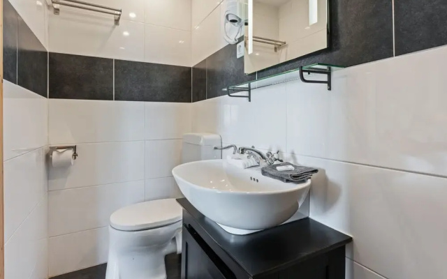 Tranquil Apartment With Sauna, Fitness Room, Garden, Terrace