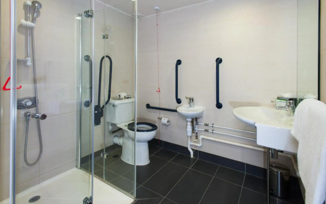 Holiday Inn Salisbury - Stonehenge by IHG