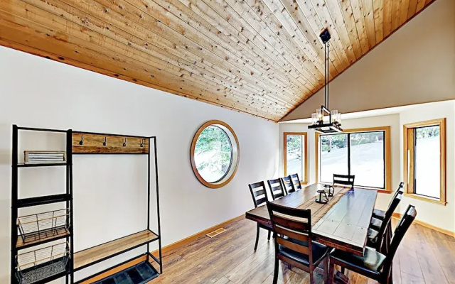Snowpeak House 4 Bedrooms 3.5 Bathrooms Home