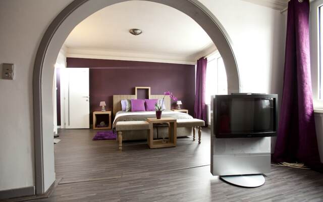 Отель B&B Luxe Suites-1-2-3 комната для гостей