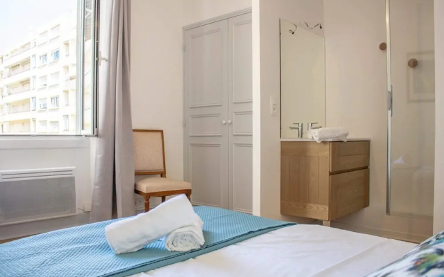 Spacious 3-bdr Apartment Near La Grande Plage